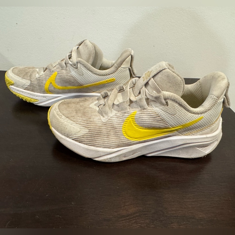 Nike toddler running shoe size 12c. White & yellow Nike logo.